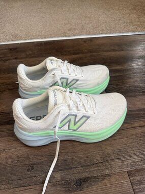 New Balance Running Shoes - Fresh Foam X More v6 - Size 8.5
